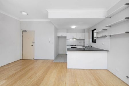 SPACIOUS UNIT LOCATED IN THE HEART OF KOGARAH - Photo 3