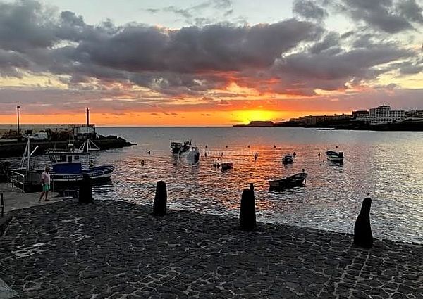 Se alquila en Costa del Silencio apartamento de 2 dormitorios