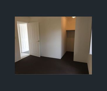 Well Presented Rear Unit - Photo 1