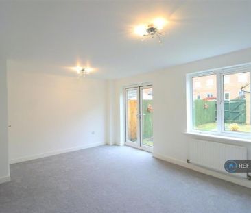 4 bedroom end of terrace house to rent - Photo 3