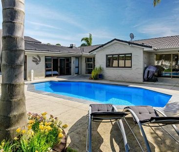 Ultimate East Auckland family home! - Photo 1