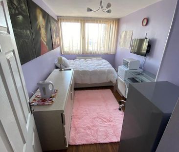 1 bedroom in a flat share to rent - Photo 5