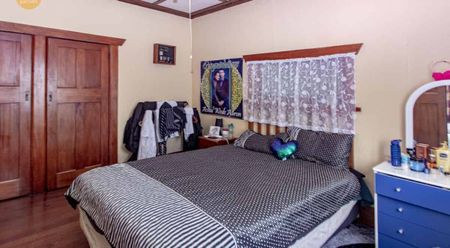 Charming 1 BDR Bluff Hill Flat with Seaviews - Photo 2