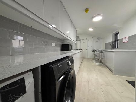 1 bedroom in a house share to rent - Photo 4