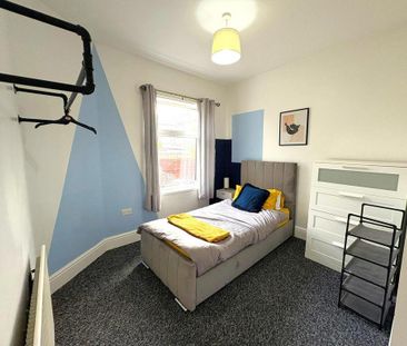 1 bedroom in a house share to rent - Photo 2