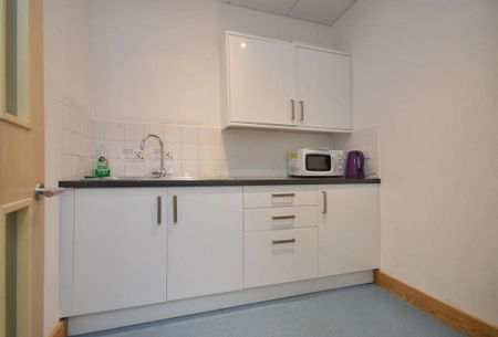 1 bedroom in a flat share to rent - Photo 4