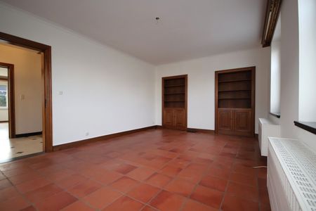 Ruime woning met 3 slaapkamers en tuin midden in het centrum - Photo 2