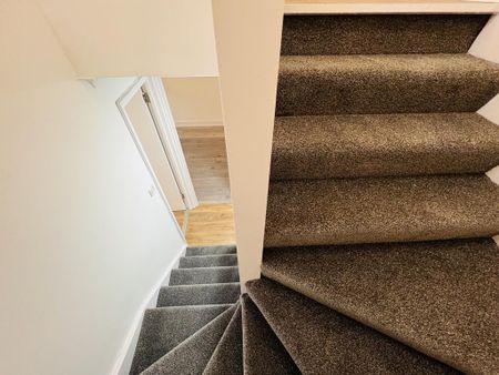 3 bedroom flat to rent - Photo 2