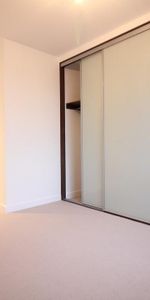 Bollo Bridge Road, London - Photo 3