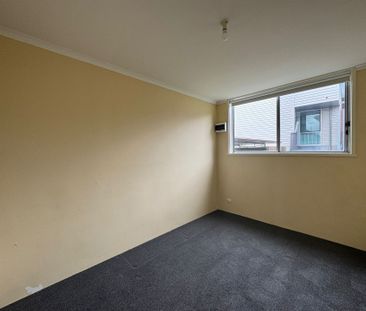 Comfortable Lower-Level 2-Bedroom Apartment in a Central Location - Photo 5