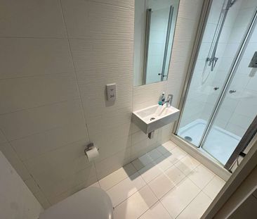 AVAILABLE NOW! | Fully Furnished | One Double Bedroom | Concierge |... - Photo 5