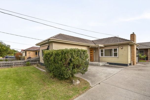 2 Selola Court, FAWKNER - Photo 1