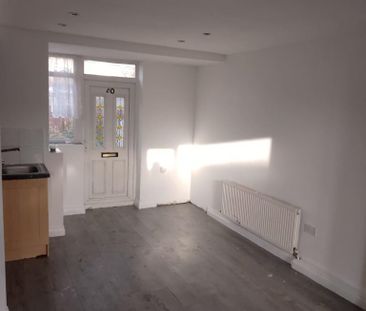 2 bedroom semi-detached house to rent - Photo 2