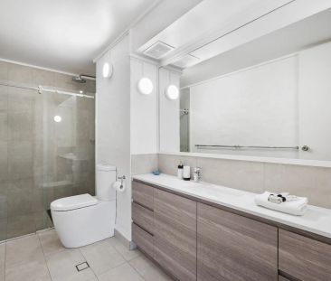 Beachfront Apartment with Ocean Views - Photo 5