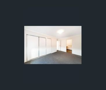 Stunning East-Facing Double-Storey Townhouse in Elements Estate, Tr... - Photo 6