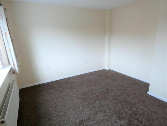 2 Bedroom Flat to Rent in Ashton - Photo 1