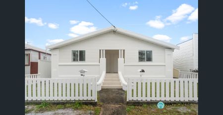 Modern Coastal Living - 2 Bedroom Villa in Prime Location - Photo 5