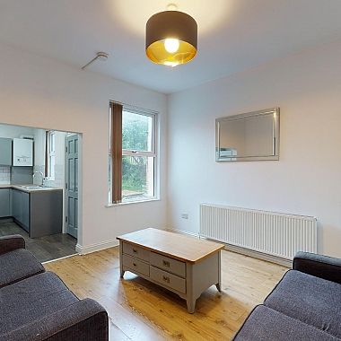 Modern 6-Bedroom Student House with Spacious Garden - Photo 1