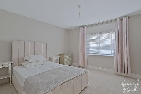 6 bedroom detached house to rent - Photo 4