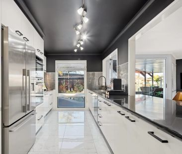 Luxury Waterfront Living in Sought-After Newport CONTACT JULIE SYKE... - Photo 5