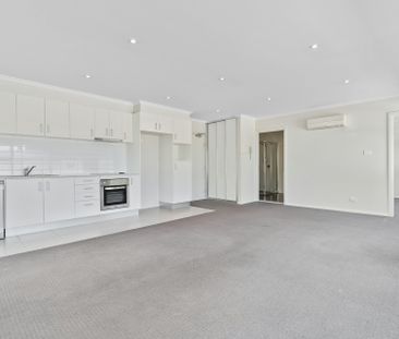 Modern Apartment in Prime Location - Photo 3