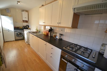 3 bed End Terraced House for Rent - Photo 4