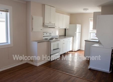 $1,995 / 2 br / 1 ba / Roomy and Welcoming Home in Hamilton - Photo 3