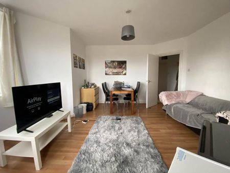 2 bedroom flat to rent - Photo 4
