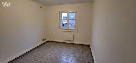 Maison individuelle sur sous-sol complet: Entrée, séjour donnant sur cuisine équipée et balcon... - Photo 4