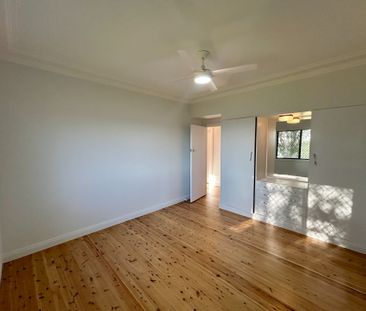 Tidy 3 Bedroom 1 Bathroom Cottage - Polished Floorboards - Great Ya... - Photo 4