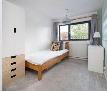 4 bedroom semi-detached house to rent - Photo 2