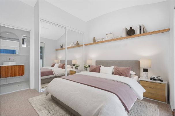 Stylish Dual-Level Inner-City Apartment with Space, Light and Location - Photo 1