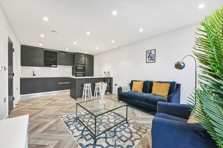 This newly refurbished, stylish two bedroom home with bright open-plan living. - Photo 3