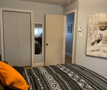 MÉTRO LAVAL 31/2 HAUT DE TRIPLEX ENTRÉE PRIVÉE LIBRE LE 1er AVRIL - Photo 1