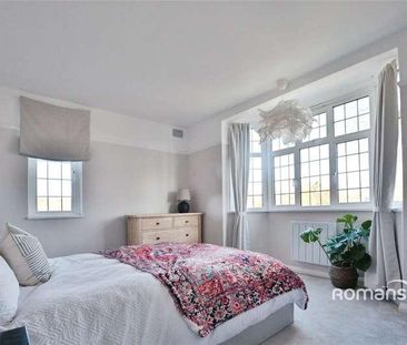 Green Tiles, Green Tiles Lane, Denham, UB9 - Photo 4