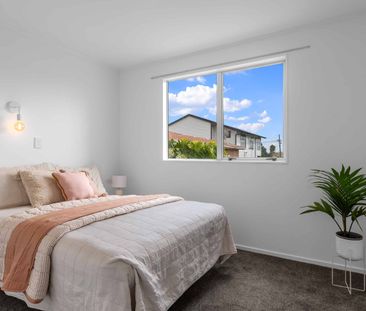 Freshly Renovated 3 Bedroom, 2 Bathroom - Te Atatu South! - Photo 3