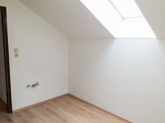 Großzügige 1-Zimmerwohnung im Dachgeschoss - Photo 1