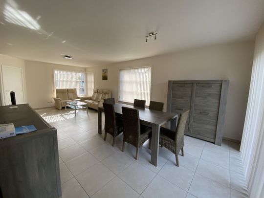 Hedendaagse woning met drie slaapkamers - Photo 1