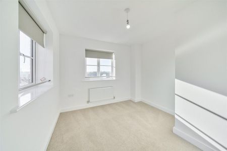 4 bedroom semi-detached house to rent - Photo 5