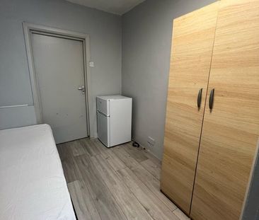 Room in a Shared House, Grange Road, E13 - Photo 2
