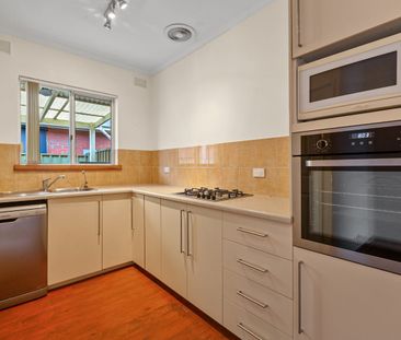 Updated Homette in fabulous location! - Photo 6