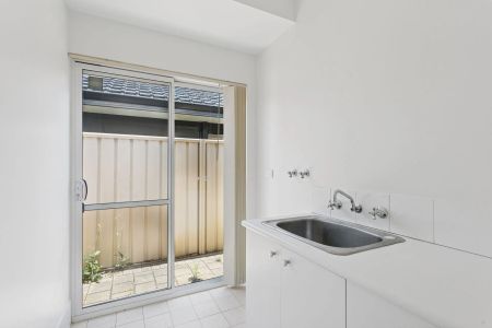 Stunning 4 Bedroom 2 Bathroom Family Home - Photo 4