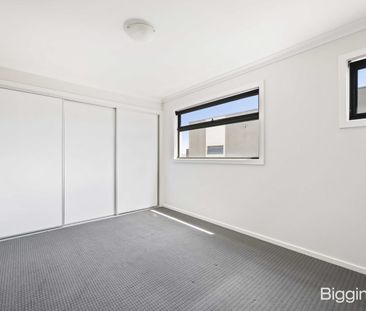 Comfortable & Convenient Living in Wollert - Photo 2