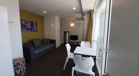 One Bedroom Apartment Close To Everywhere - Photo 2