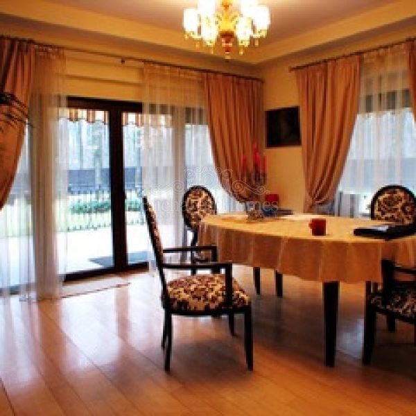Four Bed Family House with Pool on the Forest - Corbeanca - Photo 1