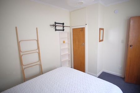 Spacious & quiet - 2 double bedrooms on the Parade - Photo 2