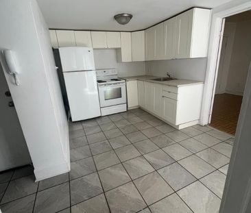 Grand 3½, 1 avril, 5 min Métro CSteCatherine, Univ.Montréal, Hôpitaux, - Photo 4