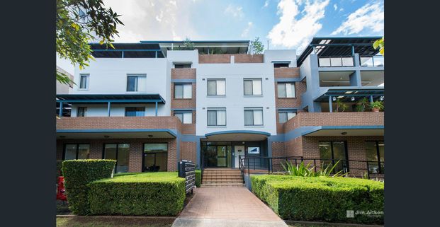 Beautiful Three Bedroom Apartment In The Icon building - Photo 1