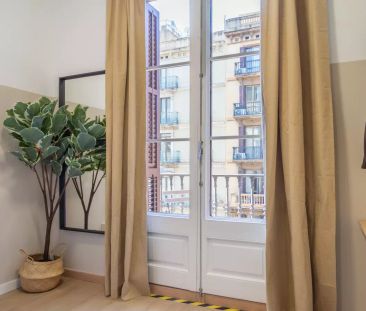 Room in a shared 8-bedroom apartment for rent in La Dreta de l'Eixample. - Photo 3