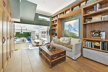 A stunning five bedroom family home close to Battersea Park. - Photo 2